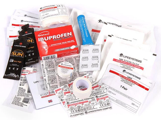 LIFESYSTEMS Light & Dry Pro Compact First Aid Kit 6 LIFESYSTEMS Light & Dry Pro Compact First Aid Kit - Image 4