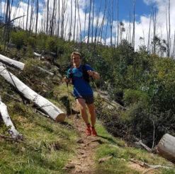 Helinox Passport TL Adjustable Trekking Poles -Outdoor Essentials Shop 975f9004 dcc0 449b a592 e01c09ac9bda helinoxtl115 lifestyle 2