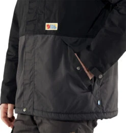 Fjallraven Vardag Lite Padded Insulated Jacket -Outdoor Essentials Shop Vardag Lite Padded Jacket M 84128 550 030 F DETAIL FJRcopy