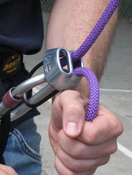 Outdoor Essentials Shop -Outdoor Essentials Shop d8b11074 f6a7 4229 8f30 67f37ce31395belay20device