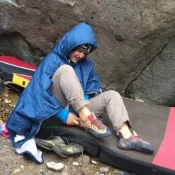 Thermarest Honcho Poncho Hooded Thermal Camping Blanket -Outdoor Essentials Shop gg2132 1