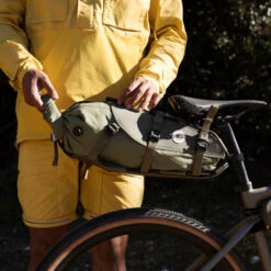 FJÄLLRÄVEN S/F Seatbag Drybag 16L -Outdoor Essentials Shop square mood ss22 s f willsaunders la 1045 exp 2027 03 01